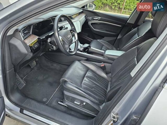 Серый Ауди E-Tron, объемом двигателя 0 л и пробегом 121 тыс. км за 27700 $, фото 20 на Automoto.ua