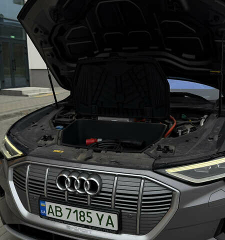 Сірий Ауді E-Tron, об'ємом двигуна 0 л та пробігом 75 тис. км за 34300 $, фото 23 на Automoto.ua