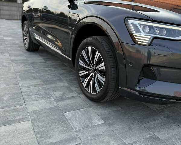 Серый Ауди E-Tron, объемом двигателя 0 л и пробегом 103 тыс. км за 31500 $, фото 5 на Automoto.ua