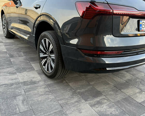 Серый Ауди E-Tron, объемом двигателя 0 л и пробегом 103 тыс. км за 31500 $, фото 6 на Automoto.ua