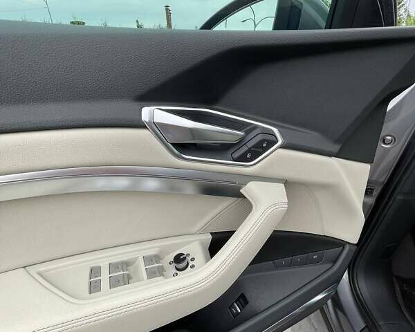 Сірий Ауді E-Tron, об'ємом двигуна 0 л та пробігом 106 тис. км за 28000 $, фото 11 на Automoto.ua