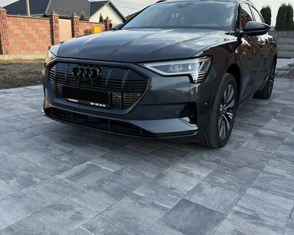 Серый Ауди E-Tron, объемом двигателя 0 л и пробегом 103 тыс. км за 31500 $, фото 1 на Automoto.ua
