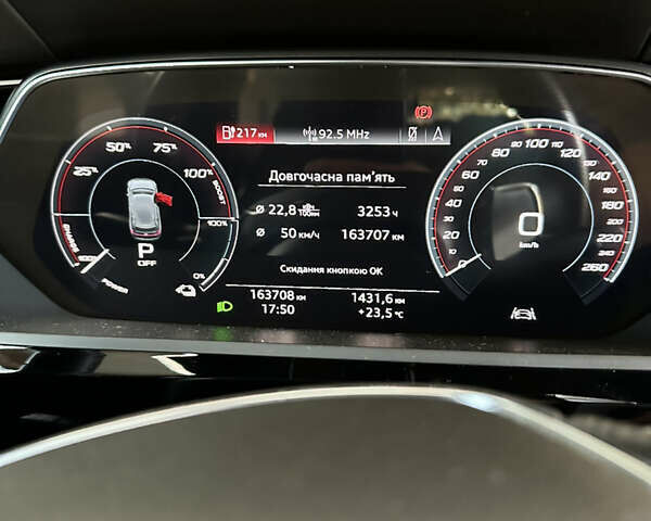 Серый Ауди E-Tron, объемом двигателя 0 л и пробегом 161 тыс. км за 25500 $, фото 22 на Automoto.ua