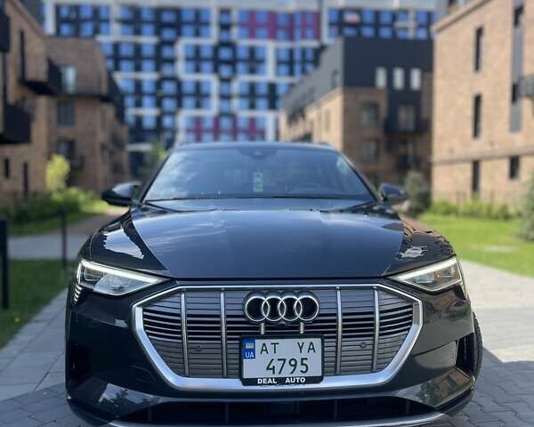 Серый Ауди E-Tron, объемом двигателя 0 л и пробегом 69 тыс. км за 33000 $, фото 1 на Automoto.ua