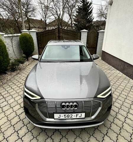 Серый Ауди E-Tron, объемом двигателя 0 л и пробегом 122 тыс. км за 27500 $, фото 7 на Automoto.ua