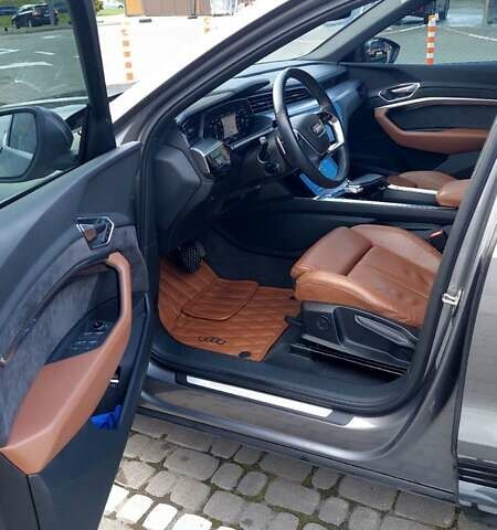 Сірий Ауді E-Tron, об'ємом двигуна 0 л та пробігом 118 тис. км за 31000 $, фото 16 на Automoto.ua