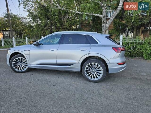 Серый Ауди E-Tron, объемом двигателя 0 л и пробегом 121 тыс. км за 27700 $, фото 6 на Automoto.ua
