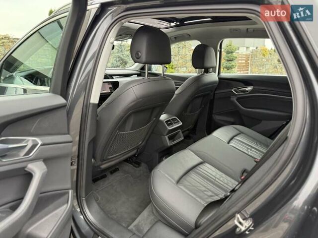 Серый Ауди E-Tron, объемом двигателя 0 л и пробегом 116 тыс. км за 25900 $, фото 26 на Automoto.ua