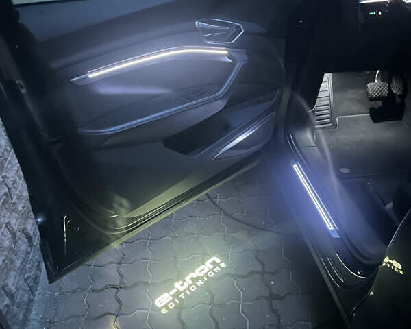 Серый Ауди E-Tron, объемом двигателя 0 л и пробегом 41 тыс. км за 29500 $, фото 16 на Automoto.ua