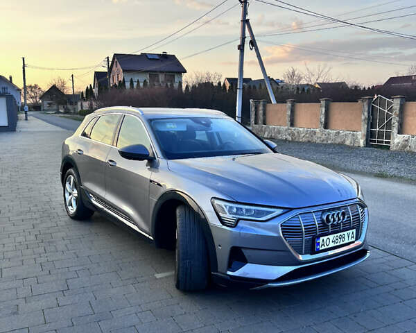 Серый Ауди E-Tron, объемом двигателя 0 л и пробегом 94 тыс. км за 33800 $, фото 31 на Automoto.ua