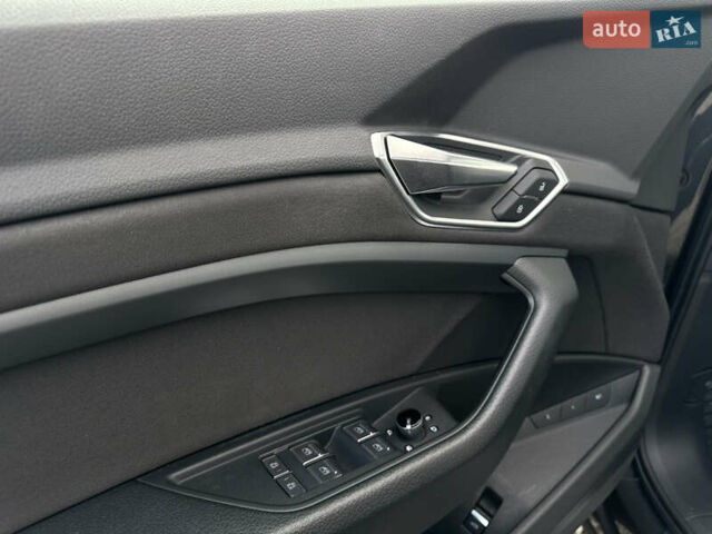 Серый Ауди E-Tron, объемом двигателя 0 л и пробегом 162 тыс. км за 20850 $, фото 19 на Automoto.ua