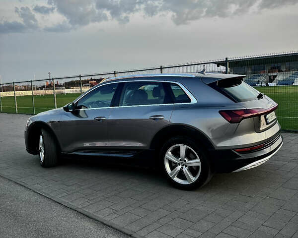 Серый Ауди E-Tron, объемом двигателя 0 л и пробегом 94 тыс. км за 33800 $, фото 8 на Automoto.ua