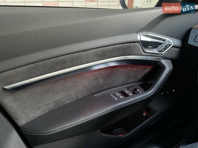 Серый Ауди E-Tron, объемом двигателя 0 л и пробегом 68 тыс. км за 31500 $, фото 31 на Automoto.ua