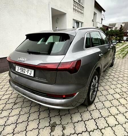 Серый Ауди E-Tron, объемом двигателя 0 л и пробегом 122 тыс. км за 27500 $, фото 3 на Automoto.ua