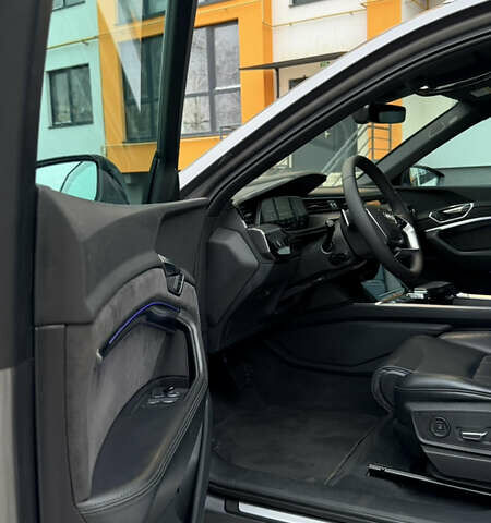 Сірий Ауді E-Tron, об'ємом двигуна 0 л та пробігом 75 тис. км за 34300 $, фото 29 на Automoto.ua
