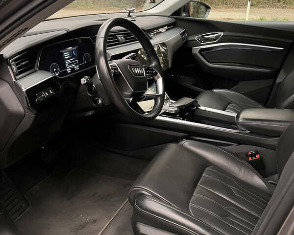 Серый Ауди E-Tron, объемом двигателя 0 л и пробегом 86 тыс. км за 31000 $, фото 23 на Automoto.ua