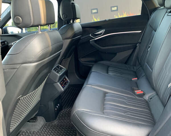 Серый Ауди E-Tron, объемом двигателя 0 л и пробегом 159 тыс. км за 25800 $, фото 31 на Automoto.ua