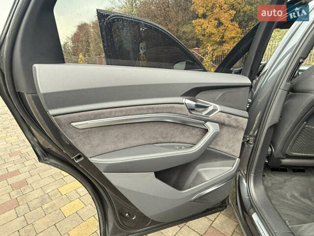 Серый Ауди E-Tron, объемом двигателя 0 л и пробегом 180 тыс. км за 26900 $, фото 22 на Automoto.ua