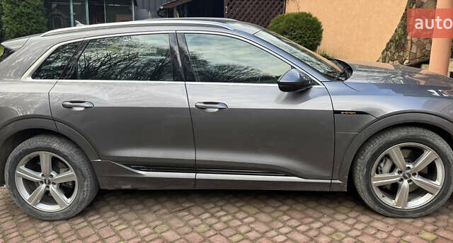 Серый Ауди E-Tron, объемом двигателя 0 л и пробегом 97 тыс. км за 23000 $, фото 3 на Automoto.ua