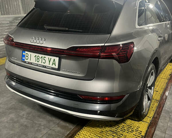 Серый Ауди E-Tron, объемом двигателя 0 л и пробегом 63 тыс. км за 39500 $, фото 4 на Automoto.ua