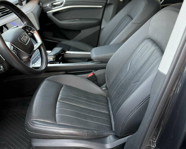 Серый Ауди E-Tron, объемом двигателя 0 л и пробегом 103 тыс. км за 31500 $, фото 18 на Automoto.ua