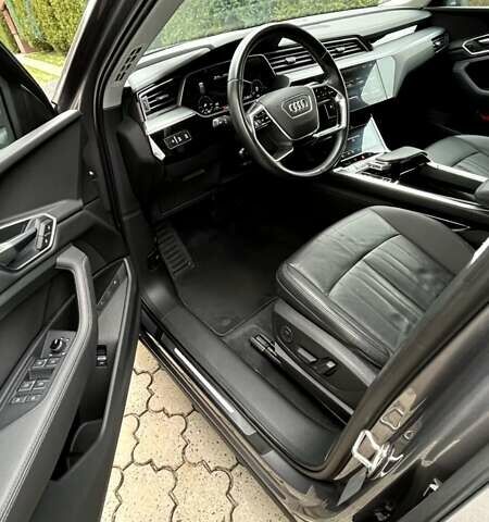 Серый Ауди E-Tron, объемом двигателя 0 л и пробегом 122 тыс. км за 27500 $, фото 10 на Automoto.ua