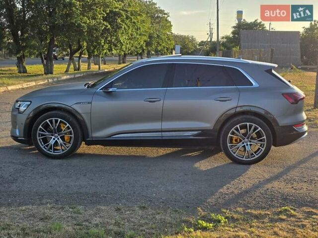 Серый Ауди E-Tron, объемом двигателя 0 л и пробегом 172 тыс. км за 30999 $, фото 7 на Automoto.ua