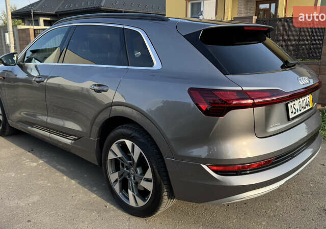 Серый Ауди E-Tron, объемом двигателя 0 л и пробегом 60 тыс. км за 32500 $, фото 3 на Automoto.ua