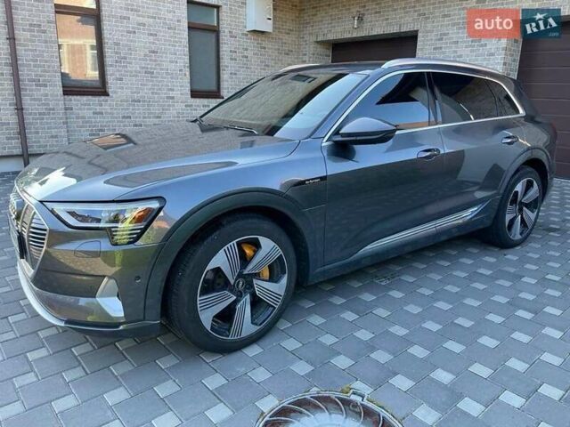 Серый Ауди E-Tron, объемом двигателя 0 л и пробегом 35 тыс. км за 53900 $, фото 4 на Automoto.ua