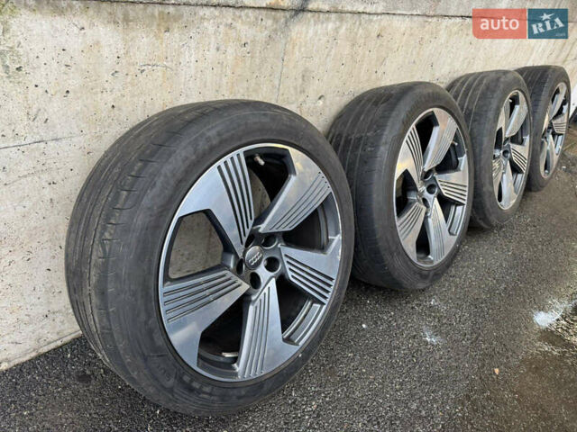 Сірий Ауді E-Tron, об'ємом двигуна 0 л та пробігом 86 тис. км за 31500 $, фото 22 на Automoto.ua