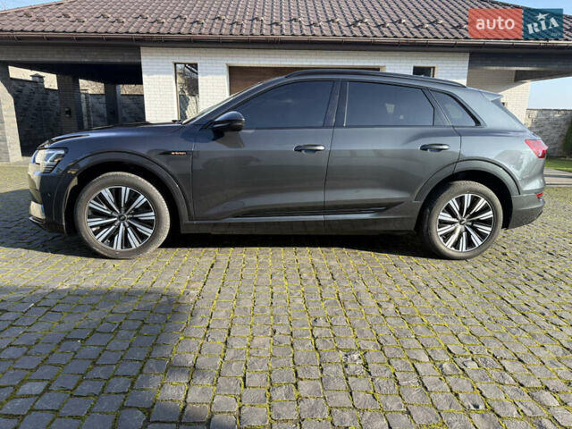 Серый Ауди E-Tron, объемом двигателя 0 л и пробегом 104 тыс. км за 31499 $, фото 3 на Automoto.ua