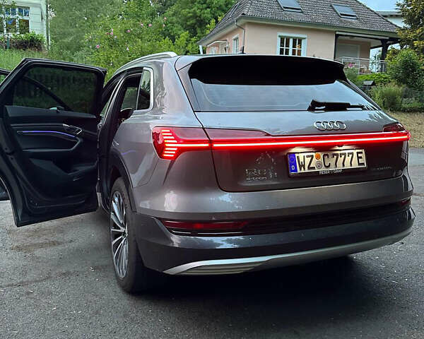 Сірий Ауді E-Tron, об'ємом двигуна 0 л та пробігом 117 тис. км за 34500 $, фото 5 на Automoto.ua