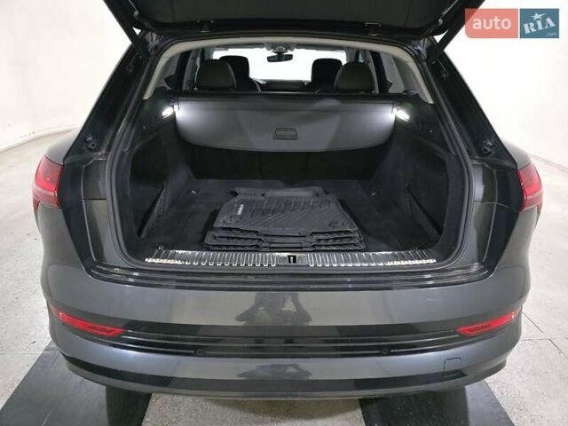 Серый Ауди E-Tron, объемом двигателя 0 л и пробегом 800 тыс. км за 26200 $, фото 15 на Automoto.ua