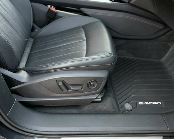 Серый Ауди E-Tron, объемом двигателя 0 л и пробегом 103 тыс. км за 31500 $, фото 9 на Automoto.ua