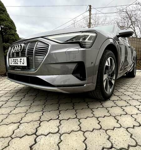 Серый Ауди E-Tron, объемом двигателя 0 л и пробегом 122 тыс. км за 27500 $, фото 8 на Automoto.ua