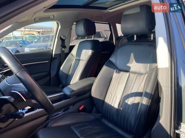 Сірий Ауді E-Tron, об'ємом двигуна 0 л та пробігом 66 тис. км за 32900 $, фото 20 на Automoto.ua