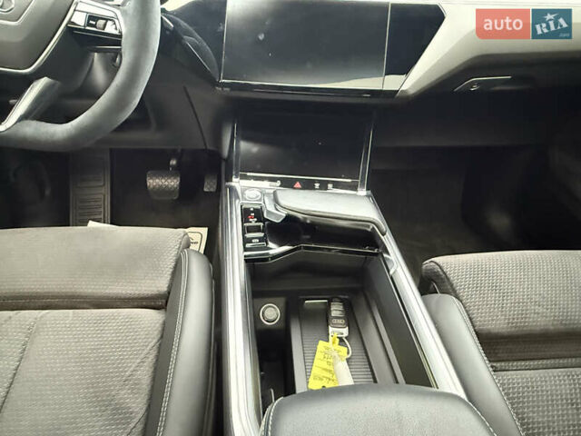 Серый Ауди E-Tron, объемом двигателя 0 л и пробегом 180 тыс. км за 26900 $, фото 25 на Automoto.ua