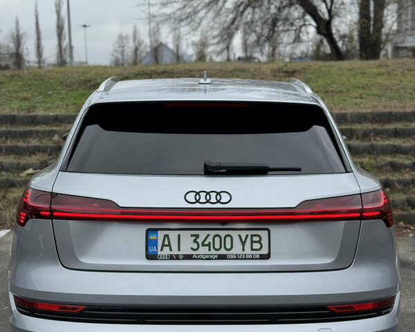 Сірий Ауді E-Tron, об'ємом двигуна 0 л та пробігом 69 тис. км за 32500 $, фото 11 на Automoto.ua