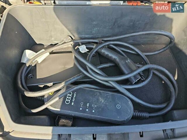 Серый Ауди E-Tron, объемом двигателя 0 л и пробегом 800 тыс. км за 26200 $, фото 18 на Automoto.ua