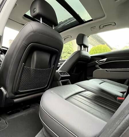 Серый Ауди E-Tron, объемом двигателя 0 л и пробегом 122 тыс. км за 27500 $, фото 23 на Automoto.ua