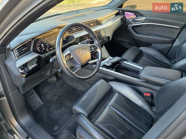 Серый Ауди E-Tron, объемом двигателя 0 л и пробегом 172 тыс. км за 30999 $, фото 15 на Automoto.ua
