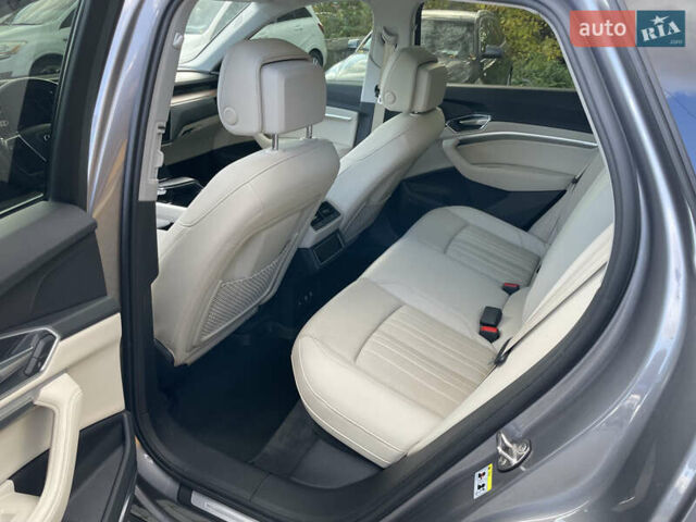 Серый Ауди E-Tron, объемом двигателя 0 л и пробегом 107 тыс. км за 26900 $, фото 5 на Automoto.ua