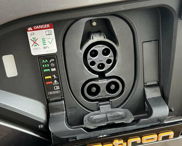 Ауди E-Tron 2019 в Снятине на Automoto.ua Серый Ауди E-Tron, объемом двигателя 0 л и пробегом 95 тыс. км за 28100 $, фото 32 на Automoto.ua