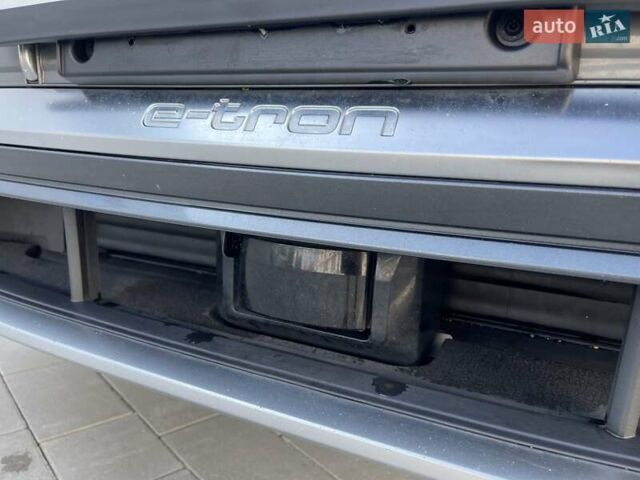 Серый Ауди E-Tron, объемом двигателя 0 л и пробегом 149 тыс. км за 33900 $, фото 51 на Automoto.ua