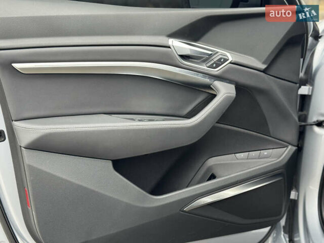 Сірий Ауді E-Tron, об'ємом двигуна 0 л та пробігом 69 тис. км за 32500 $, фото 17 на Automoto.ua