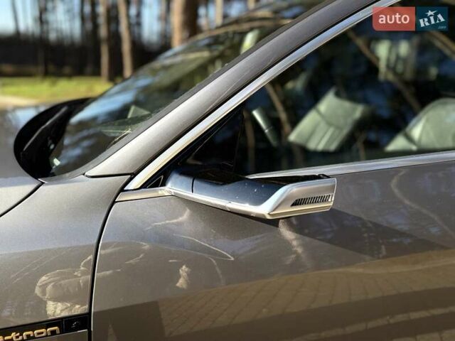 Серый Ауди E-Tron, объемом двигателя 0 л и пробегом 83 тыс. км за 32700 $, фото 10 на Automoto.ua