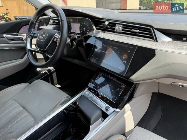 Сірий Ауді E-Tron, об'ємом двигуна 0 л та пробігом 88 тис. км за 34900 $, фото 22 на Automoto.ua