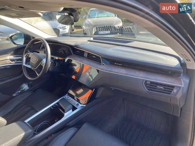 Сірий Ауді E-Tron, об'ємом двигуна 0 л та пробігом 66 тис. км за 32900 $, фото 8 на Automoto.ua