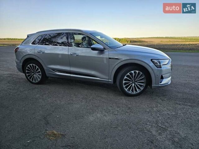 Серый Ауди E-Tron, объемом двигателя 0 л и пробегом 121 тыс. км за 27700 $, фото 1 на Automoto.ua