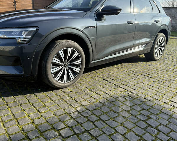 Серый Ауди E-Tron, объемом двигателя 0 л и пробегом 104 тыс. км за 31499 $, фото 4 на Automoto.ua